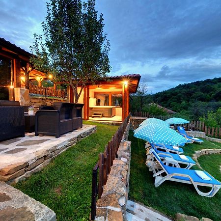 House Maya Tryavna Luaran gambar