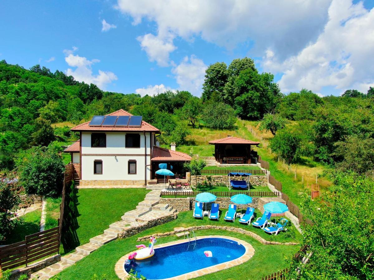 House Maya Tryavna Luaran gambar