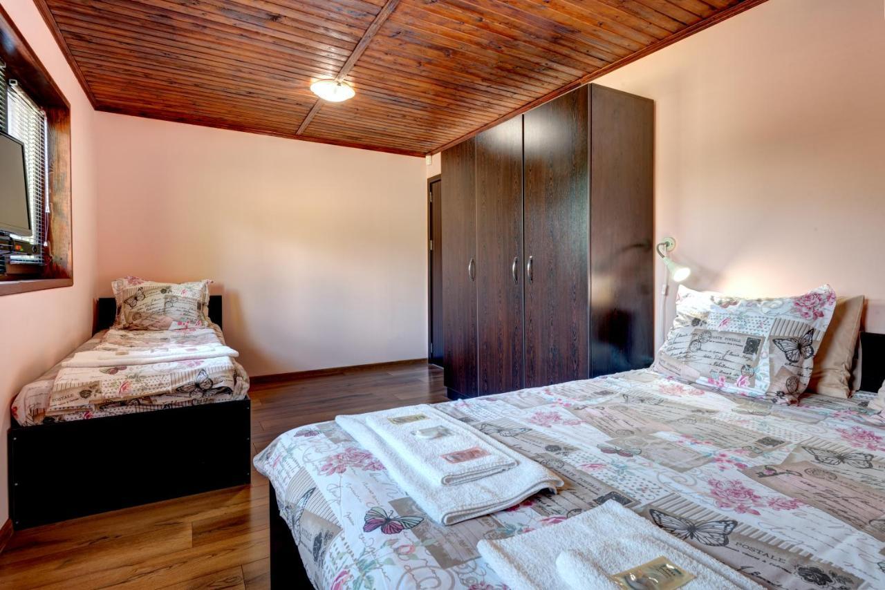 House Maya Tryavna Luaran gambar