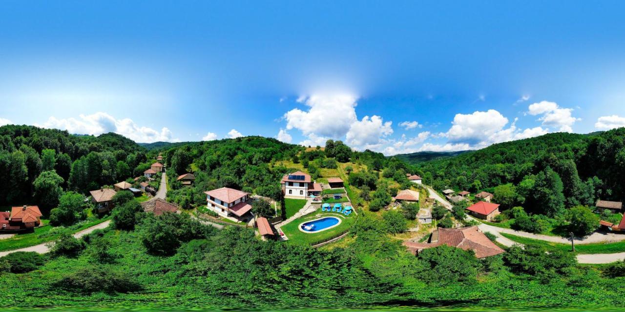 House Maya Tryavna Luaran gambar