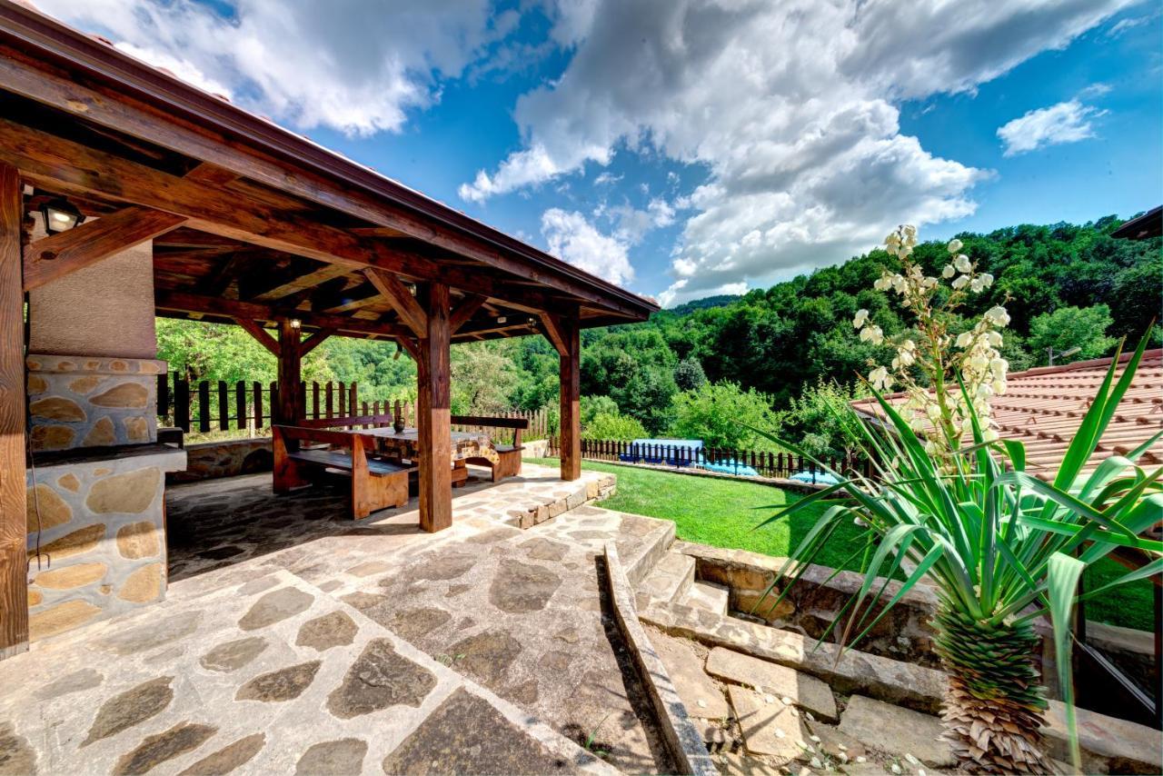 House Maya Tryavna Luaran gambar