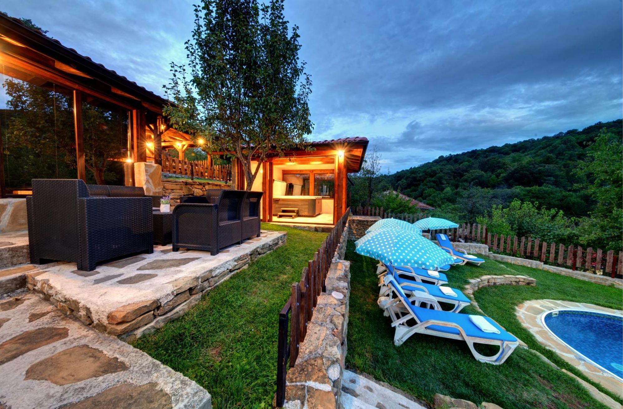 House Maya Tryavna Luaran gambar