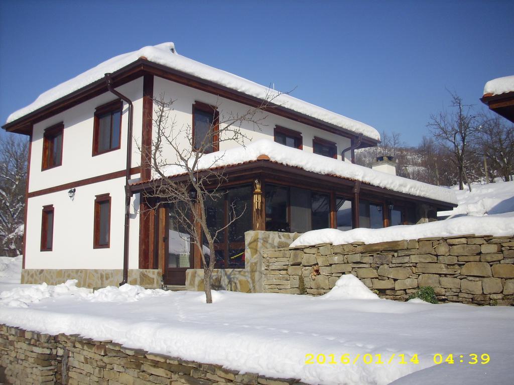 House Maya Tryavna Luaran gambar