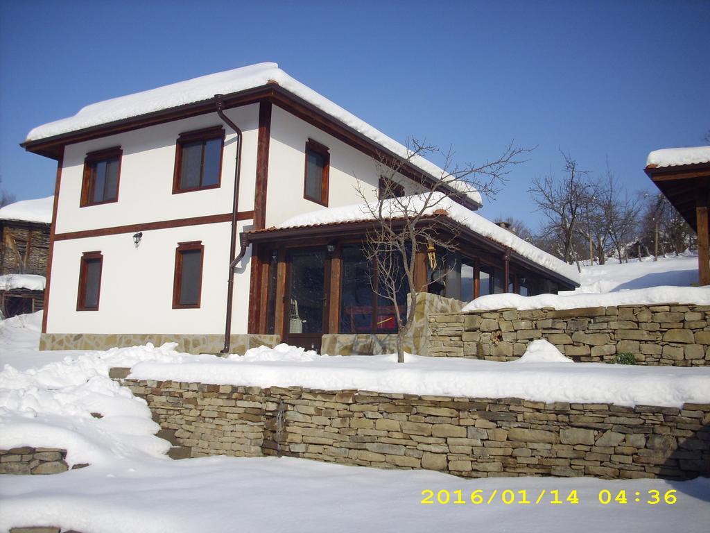 House Maya Tryavna Luaran gambar