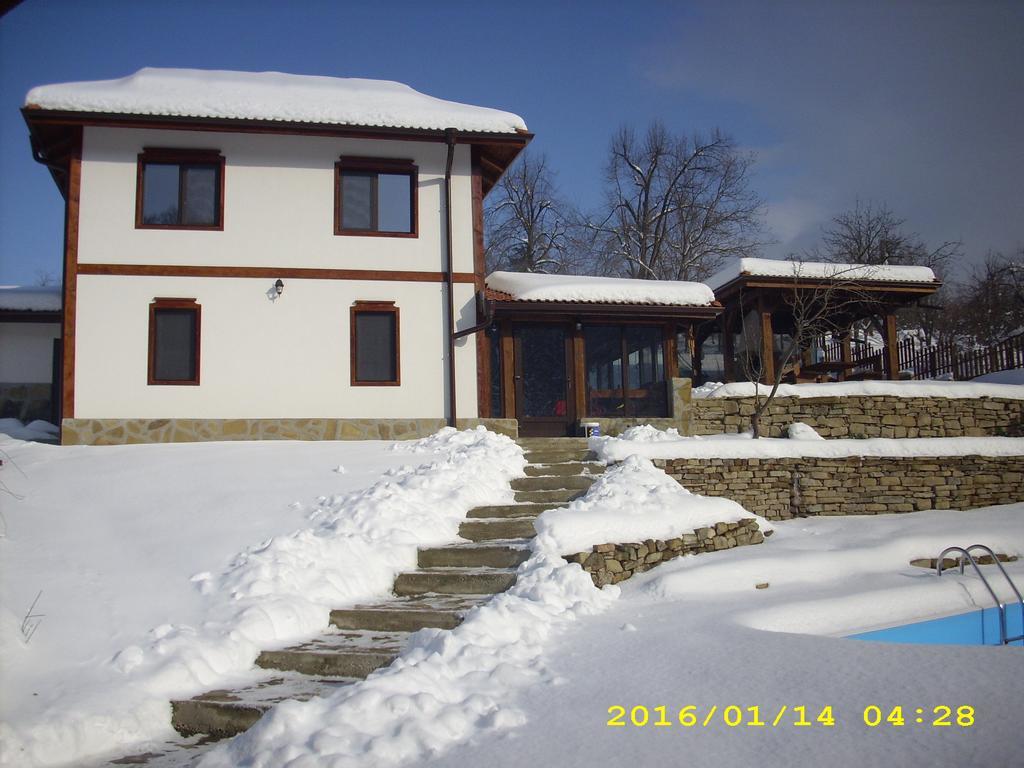 House Maya Tryavna Luaran gambar